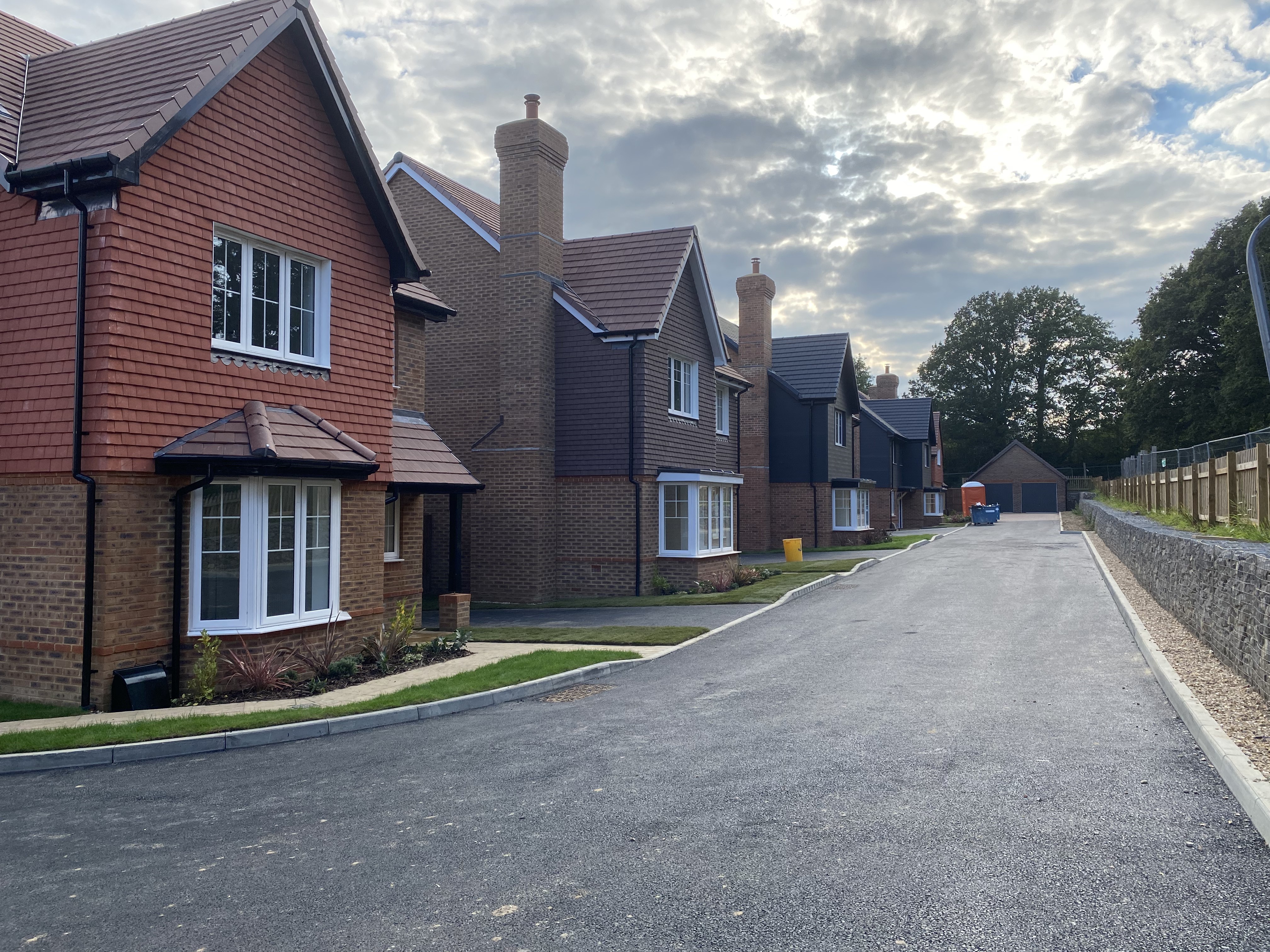 Folly Hill, Farnham — Hillside residential development
